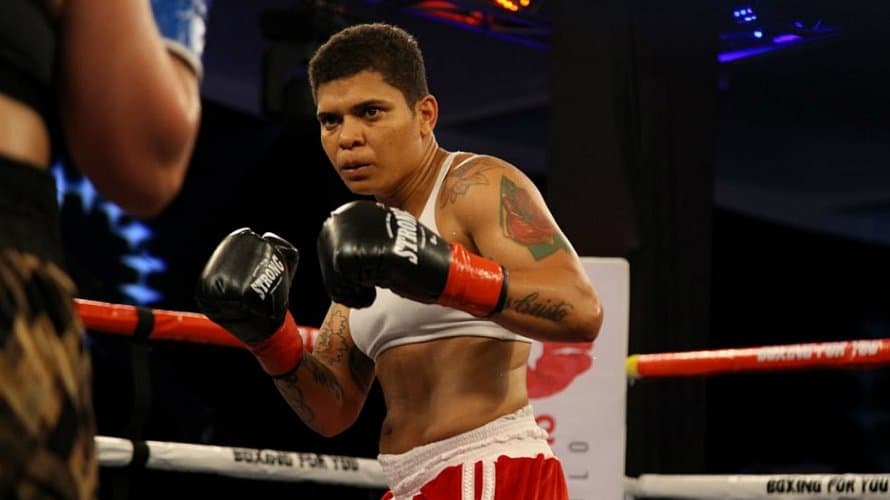 Baiana defende título mundial de boxe neste sábado (29)