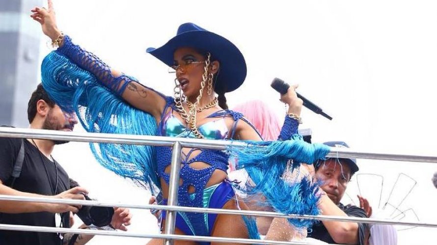 Bloco da Anitta no Rio de Janeiro tem furtos e cantora pede expulsão de ladrão