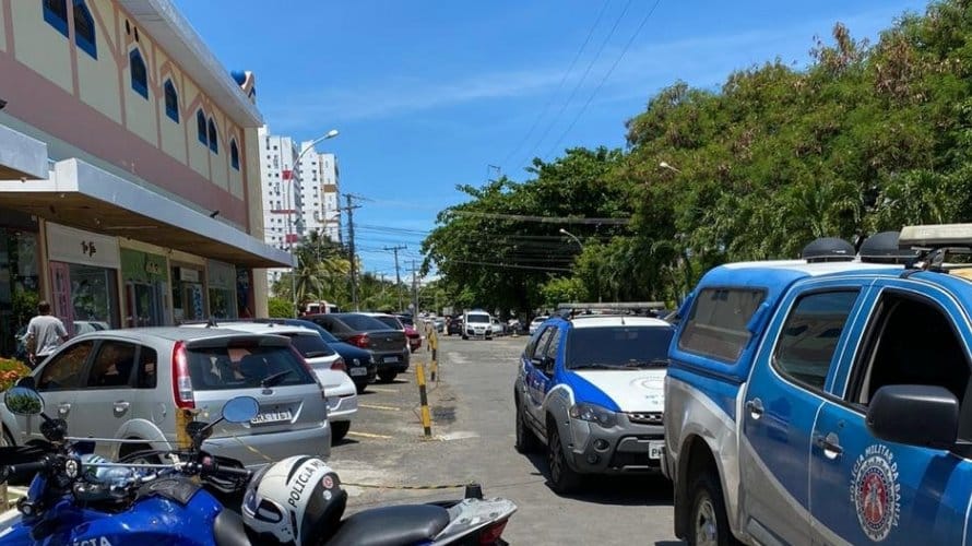 Homem é esfaqueado em shopping no Imbuí