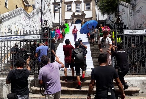 Clipe está sendo gravado no bairro do Pelourinho, Centro Histórico da capital