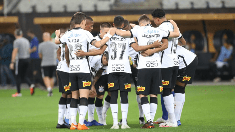 Corinthians se reapresenta após empate contra o Furacão já com o pensamento no Flamengo