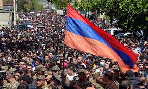 Milhares de manifestantes se reuniram na Armênia, neste sábado (20), para exigir a renúncia do primeiro-ministro Nikol Pashinyan, muito criticado desde a derrota na guerra com o Azerbaijão pelo controle de Nagorno Karabakh.