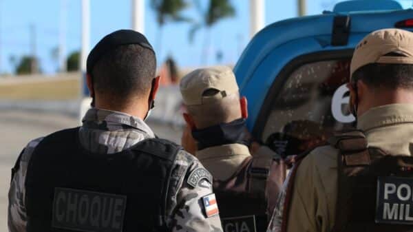 Policial militar que surtou no Farol da Barra é baleado