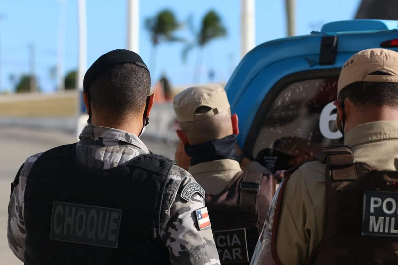 Policial militar que surtou no Farol da Barra é baleado