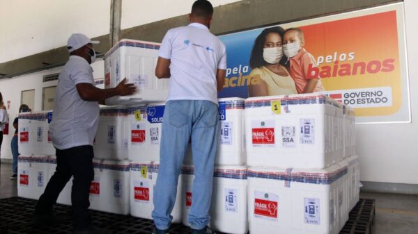 Bahia recebe novo lote com mais de 336 mil doses da vacina contra covid-19