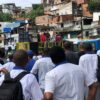 Rodoviários se reúnem na estação da lapa em possível greve, nesta segunda-feira 19/04