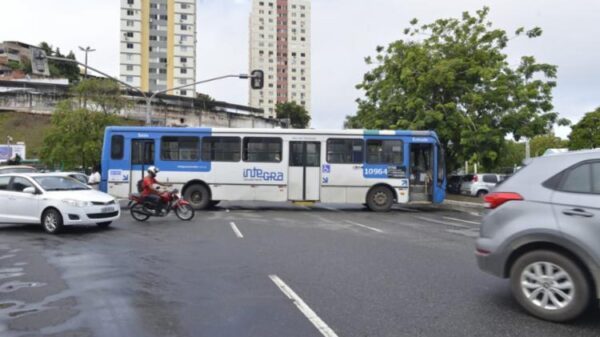 Rodoviários fazem protesto e fecham Estação da Lapa