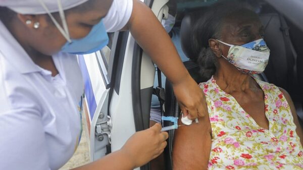 Salvador suspende vacinação por falta de doses
