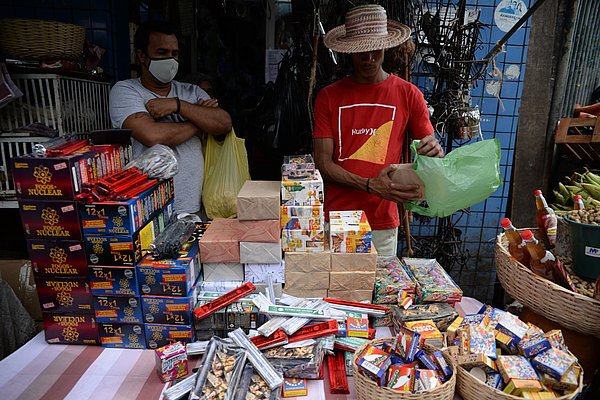 Venda clandestina: fogos de artifício