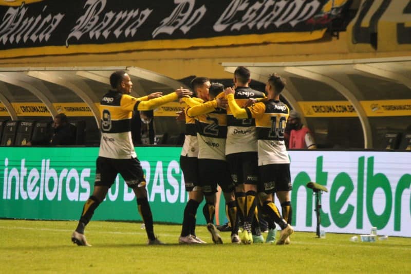 Criciúma vence Fluminense em casa e abre vantagem nas oitavas da Copa do Brasil