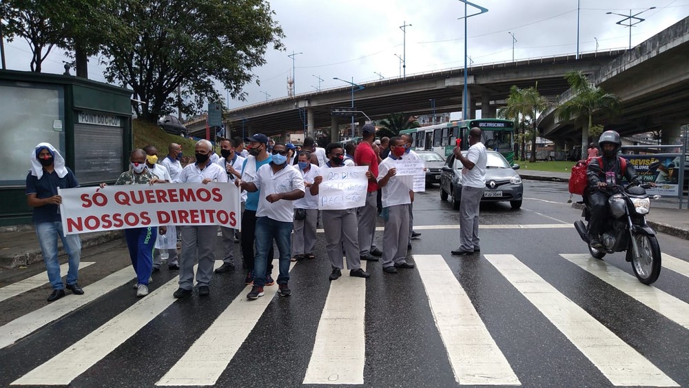 Rodoviários de Salvador protestam na Rótula do Abacaxi por celeridade da Justiça após acordo por dívidas