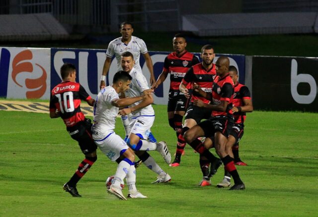 Vitória leva gol no fim e perde para o CSA por 2 a 1 fora de casa