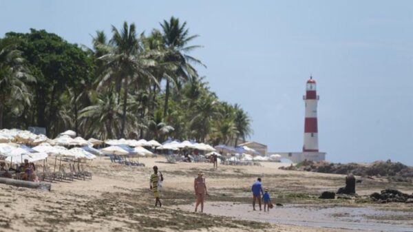 homem-foi-preso-em-flagrante-na-praia-de-Itapua-em-Salvador.