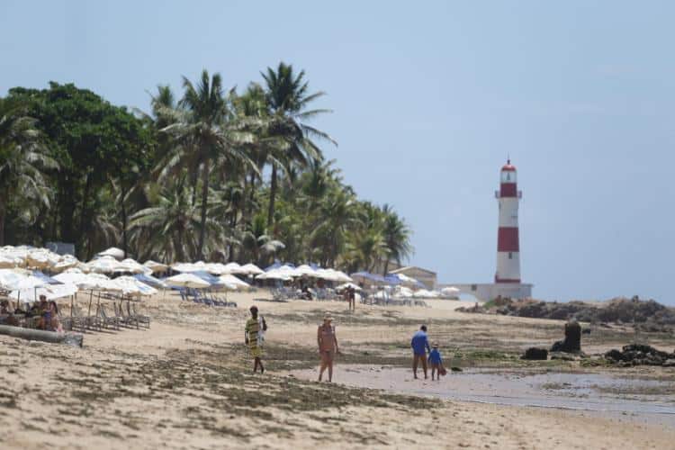 homem-foi-preso-em-flagrante-na-praia-de-Itapua-em-Salvador.