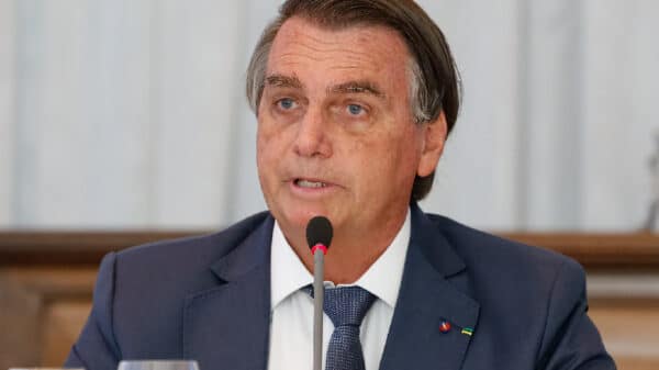 Após derrota do voto impresso, Bolsonaro volta a criticar TSE e diz, que eleição de 2022 não será confiável