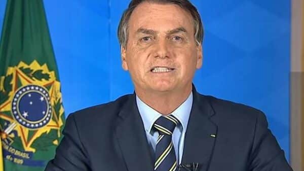 Bolsonaro novamente coloca eleição de 2022 em dúvida