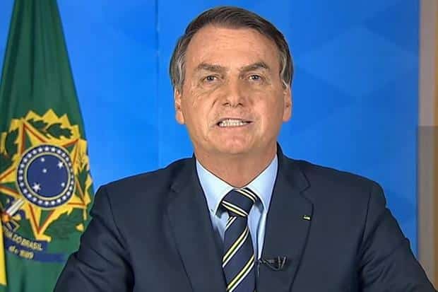 Bolsonaro novamente coloca eleição de 2022 em dúvida