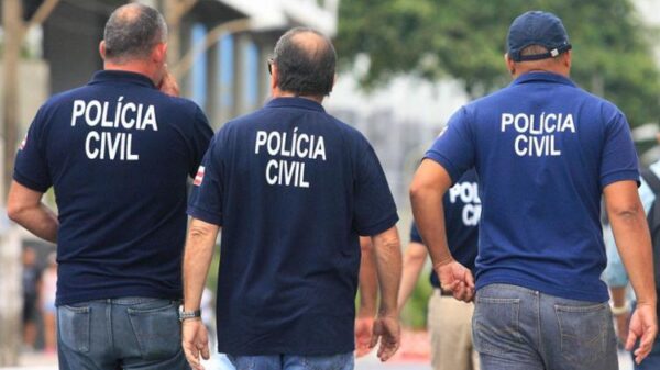 Mulher invade prédio por abertura de 30 cm e rouba notebook e celular enquanto moradores dormiam