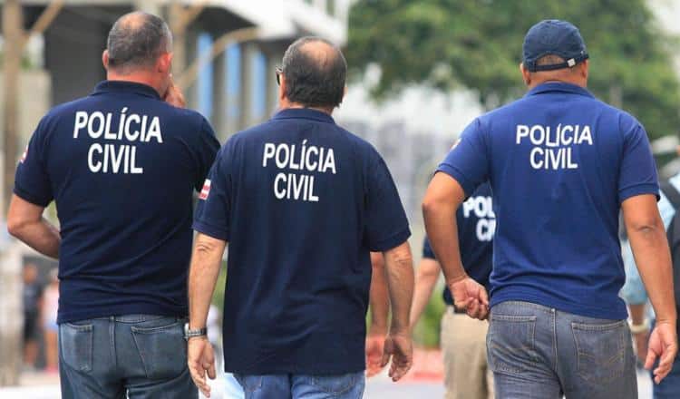 Mulher invade prédio por abertura de 30 cm e rouba notebook e celular enquanto moradores dormiam