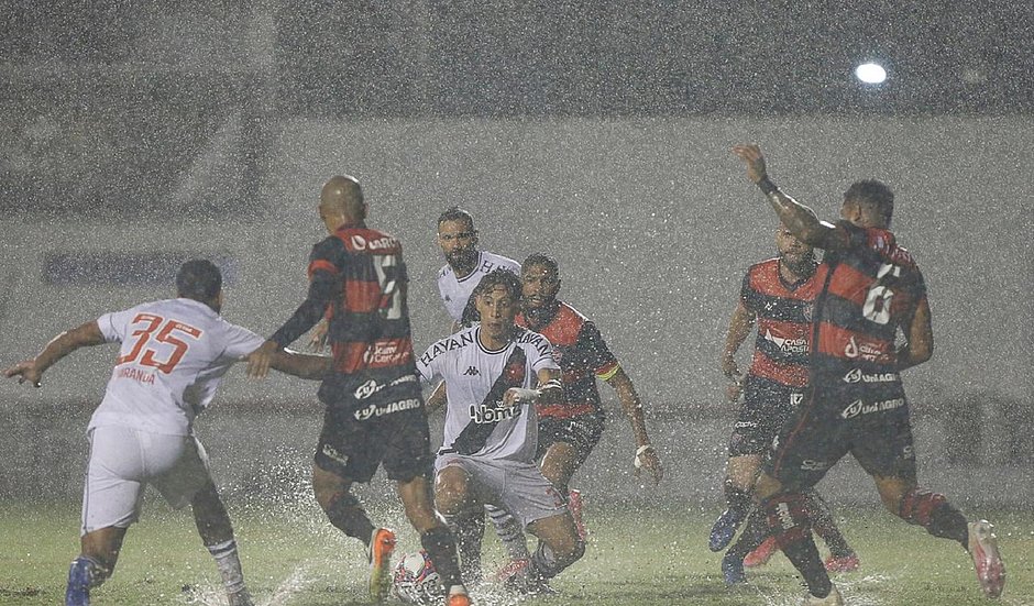 Vitoria-perde-para-o-Vasco-e-fica-na-zona-de-rebaixamento-para-a-Serie-C