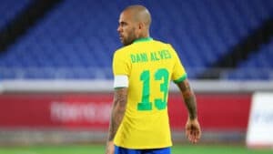 Até o fim do Ano Daniel Alves não assinará com clube nenhum "Dinheiro não é o Problema Diz o Jogador" 