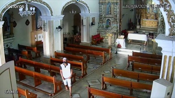 Homem invade paróquia no Centro de Salvador