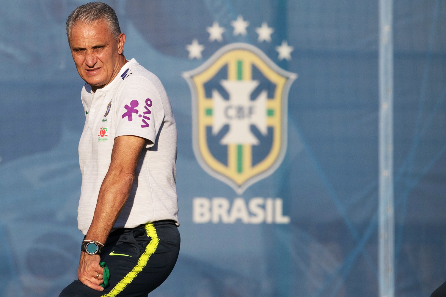 Tite convoca Seleção para os próximos três jogos das Eliminatórias e convoca Antony e Edenílson