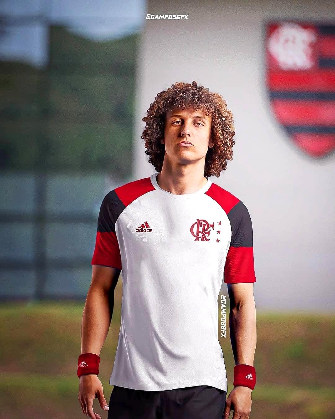 David Luiz Doa camisa autografada do Flamengo para leilão beneficente