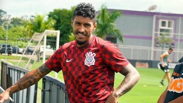 Corinthians espera aceite de Paulinho para treinar no CT e está otimista por contratação