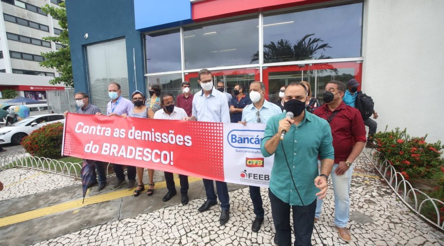 Bradesco lucrou R$ 13 bilhões e demitiu trabalhadores, diz categoria