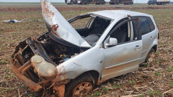 Ex vê mulher com atual namorado em carro, começa a persegui-los