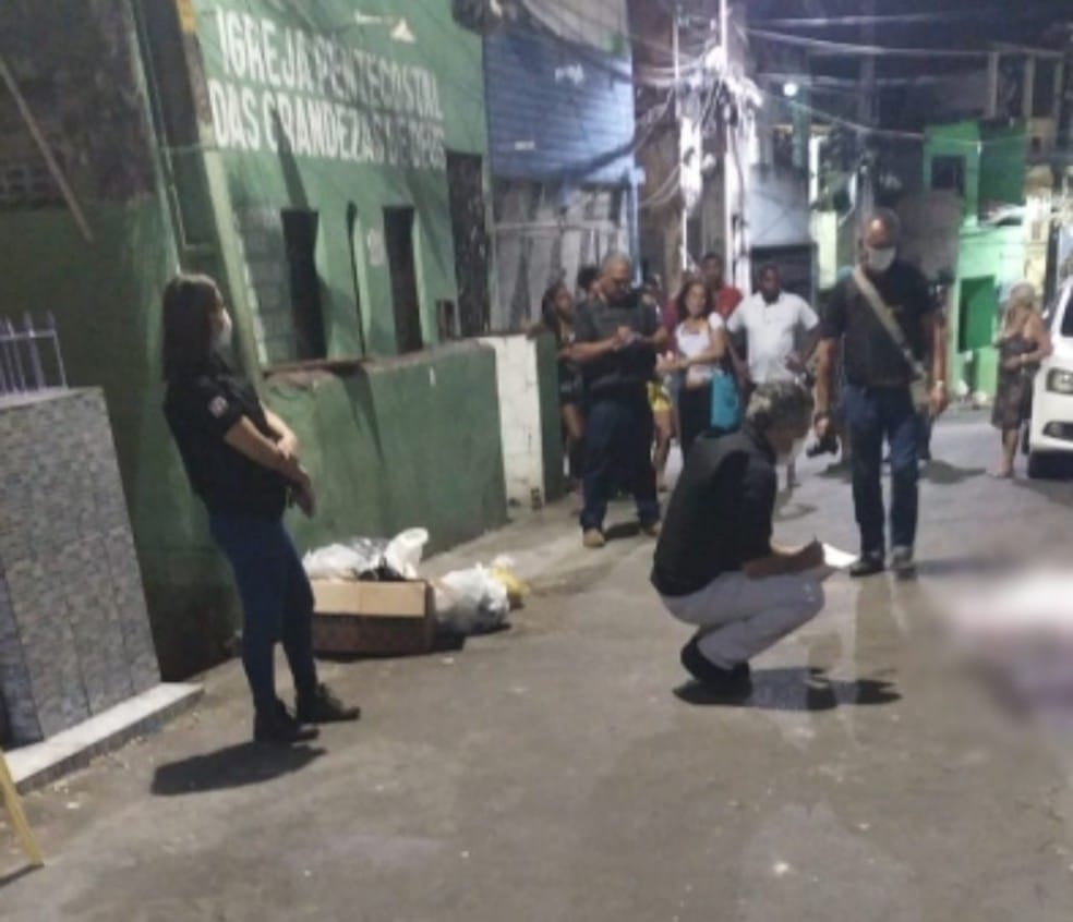 Grupo chega atirando em rua e deixa vários baleado na Capelinha São Caetano