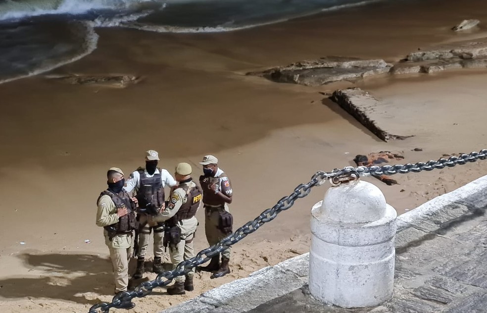 Homem é assassinado a tiros no Porto da Barra em Salvador