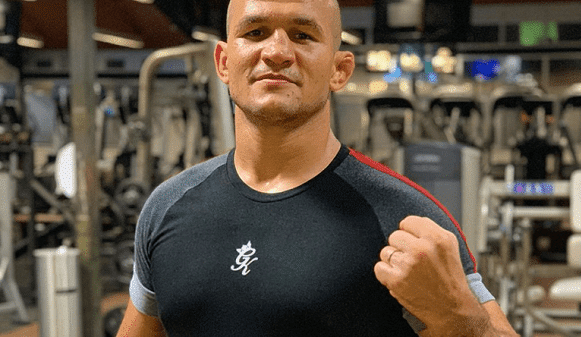 Junior Cigano estreia em evento de pro-wrestling;