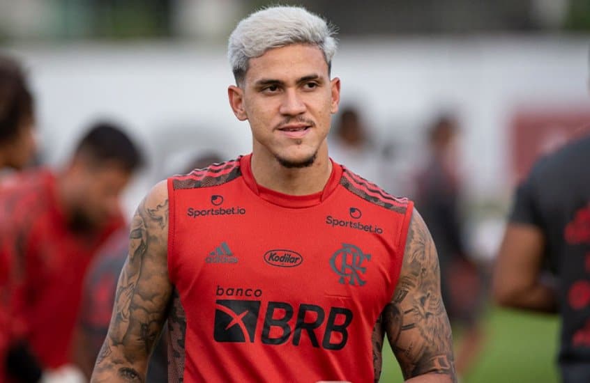 Pedro consultou médico particular sob orientação do Flamengo.