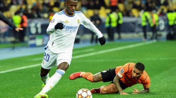 Vini Jr. brilha com duas assistências para Benzema e Real Madrid vence o Shakhtar Donetsk na Champions