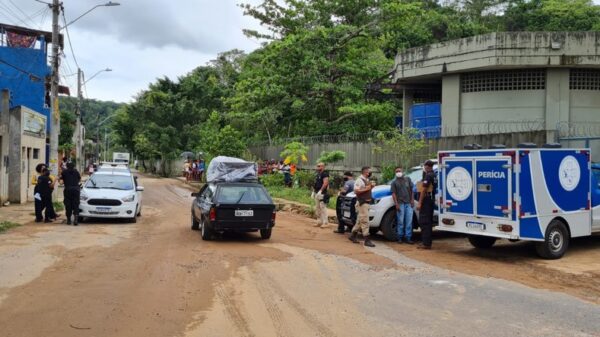 Homem morto em veículo no subúrbio de Salvador é identificado