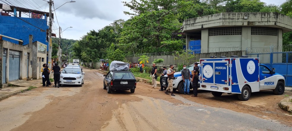 Homem morto em veículo no subúrbio de Salvador é identificado