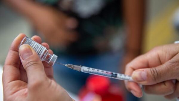 Pfizer deve pedir à Anvisa autorização para vacinar crianças no Brasil