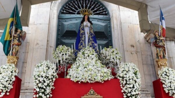 Milhares de fiéis celebram o dia de Nossa Senhora da Conceição da Praia