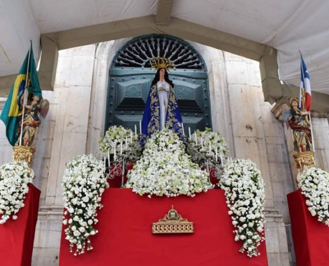 Milhares de fiéis celebram o dia de Nossa Senhora da Conceição da Praia