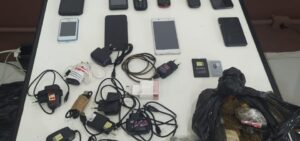 Policia Militar impede entrada de 16 celulares em presídio