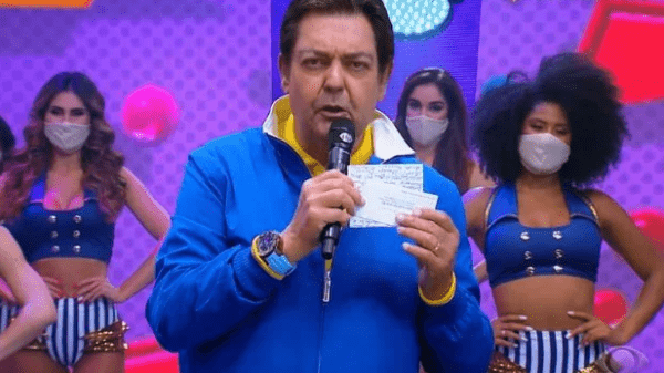 Faustão em seu segundo programa na Band; programa perde audiência, mas mantém emissora em alta (Imagem: Reprodução / Globo)