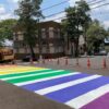 Foz do Iguaçu ganha faixa de pedestres com cores da bandeira LGBTQIA+