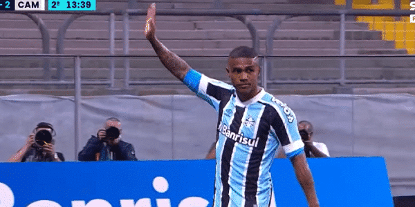 Saída de Douglas Costa foi consensual diz Presidente do Grêmio