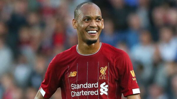 https://www.lance.com.br/futebol-internacional/fabinho-marca-liverpool-vence-o-brentford-e-assume-a-vice-lideranca-da-premier-league.html