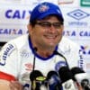 Após invasão ao CT do Bahia, Guto Ferreira diz entender chateação da torcida, mas prega apoio: "Até o menos fiel"