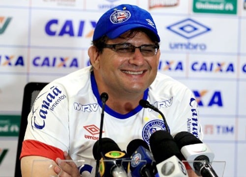 Após invasão ao CT do Bahia, Guto Ferreira diz entender chateação da torcida, mas prega apoio: "Até o menos fiel"