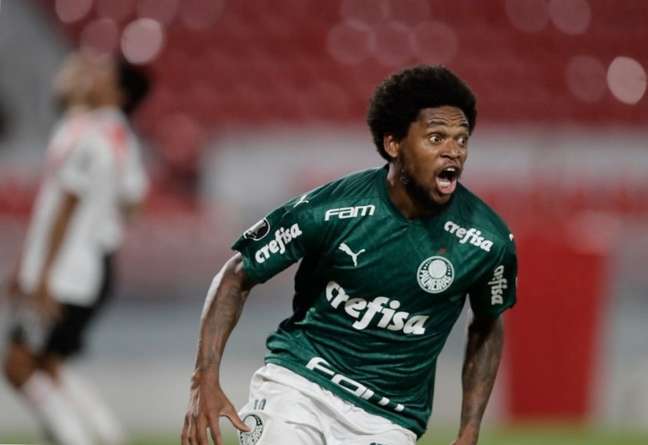 Palmeiras tentou empurrar Luiz Adriano para o Botafogo, mas salário do jogador melou negócio