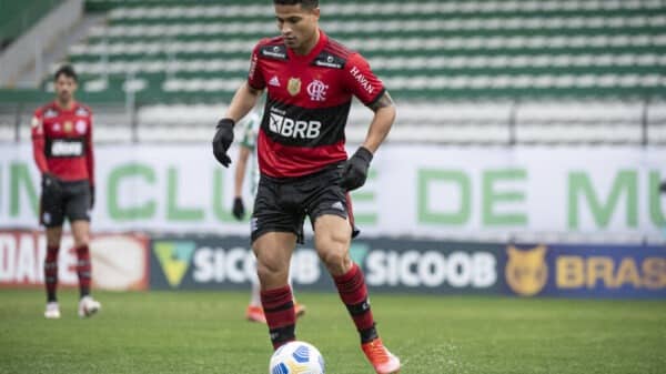 Líder do Flamengo em desarmes, João Gomes vê responsabilidade aumentar a poucos dias da Supercopa do Brasil